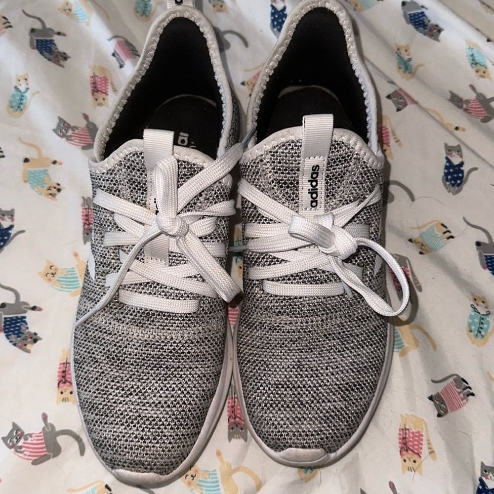 Adidas cloud foam comfort sneakers